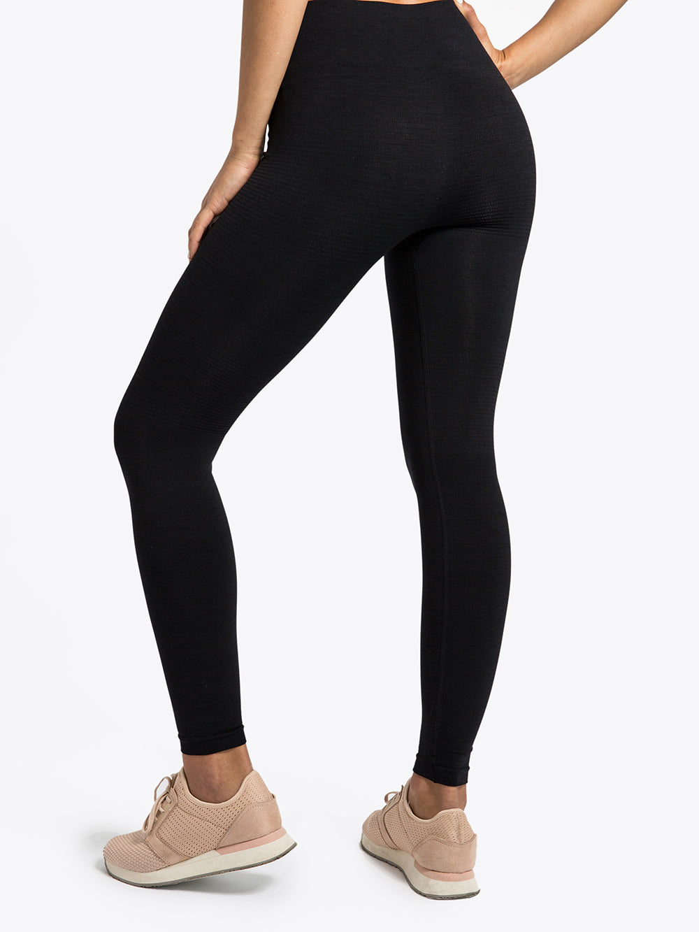 THE BLACK SEAMLESS LEGGINGS – SPRY